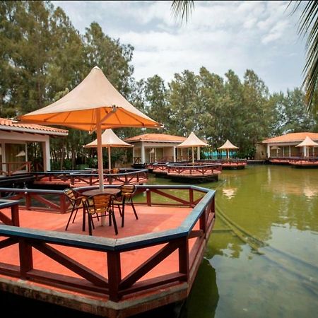 Ocean Spray Hotel Kalapettai ภายนอก รูปภาพ