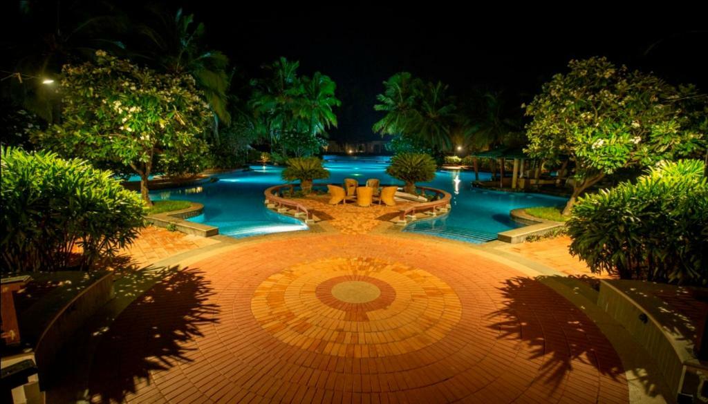 Ocean Spray Hotel Kalapettai ภายนอก รูปภาพ
