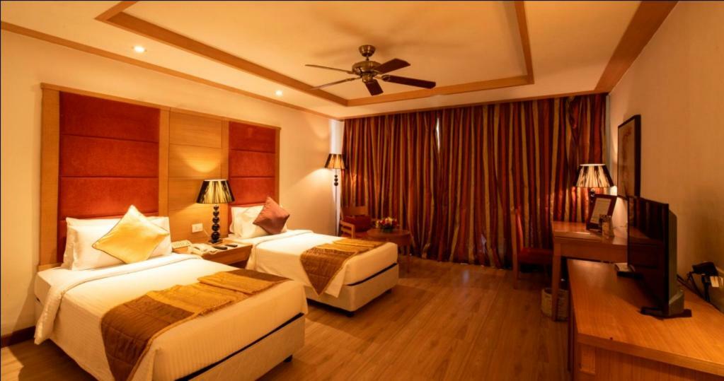 Ocean Spray Hotel Kalapettai ภายนอก รูปภาพ