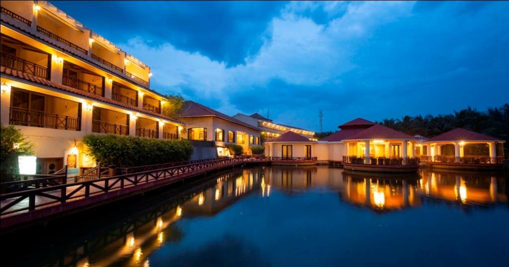 Ocean Spray Hotel Kalapettai ภายนอก รูปภาพ