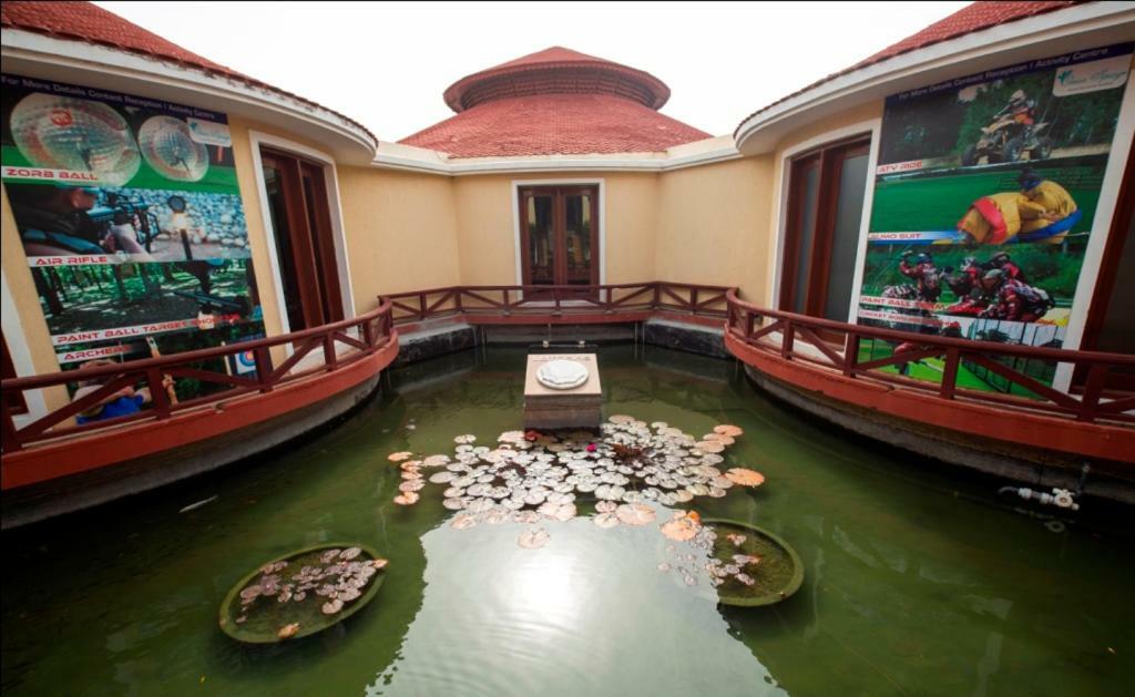 Ocean Spray Hotel Kalapettai ภายนอก รูปภาพ