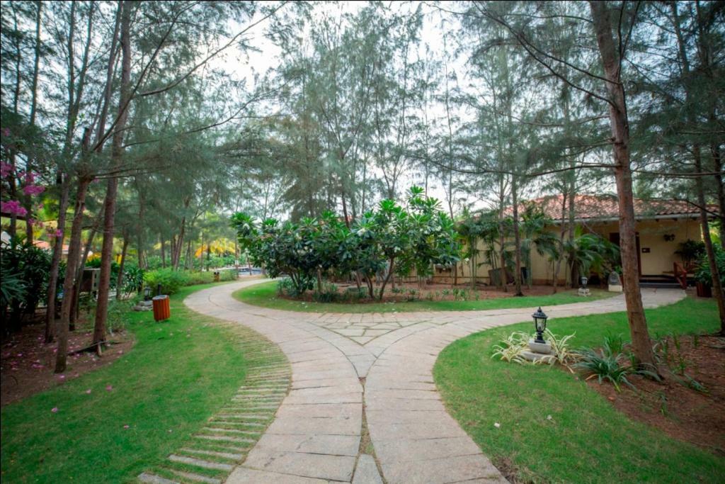 Ocean Spray Hotel Kalapettai ภายนอก รูปภาพ