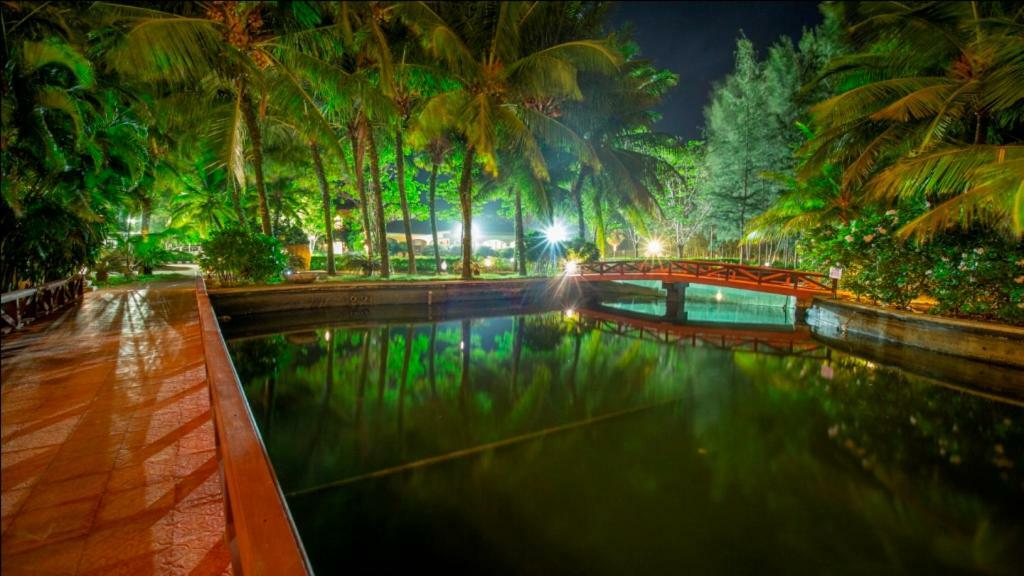 Ocean Spray Hotel Kalapettai ภายนอก รูปภาพ