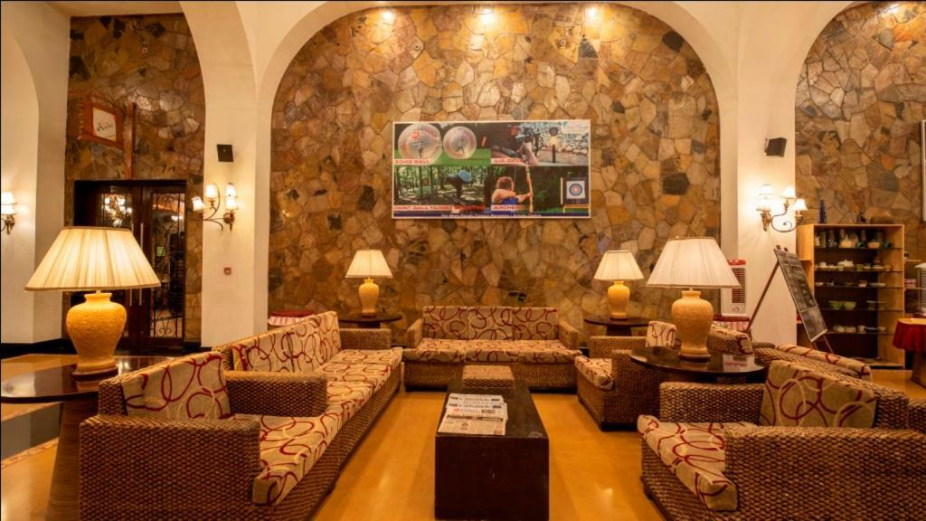 Ocean Spray Hotel Kalapettai ภายนอก รูปภาพ