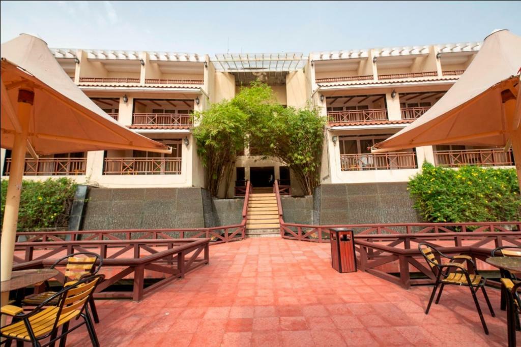 Ocean Spray Hotel Kalapettai ภายนอก รูปภาพ